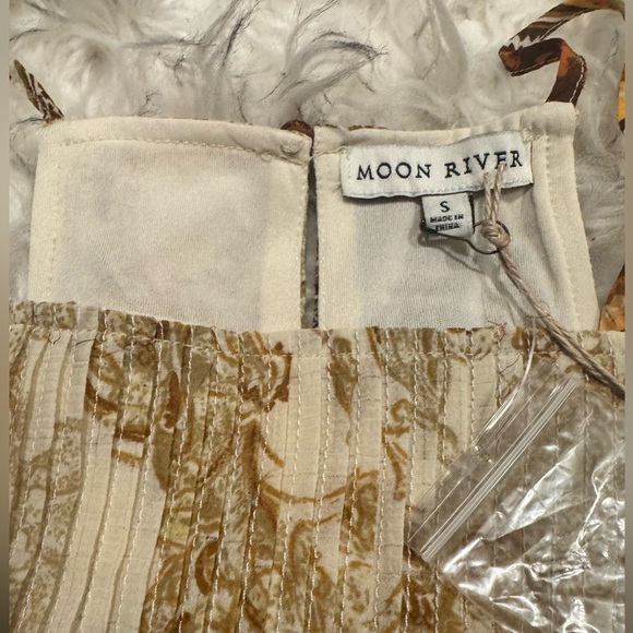 🌕Moon River Brown and Orange Smocked Camisole Peplum Top🍂 - Picture 4 of 5